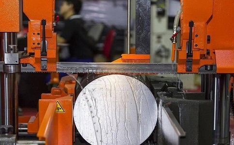 郧西立式金属带锯床切削出现跑带故障解决方法！